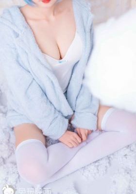 校花喂我奶乳脱她小内内动漫